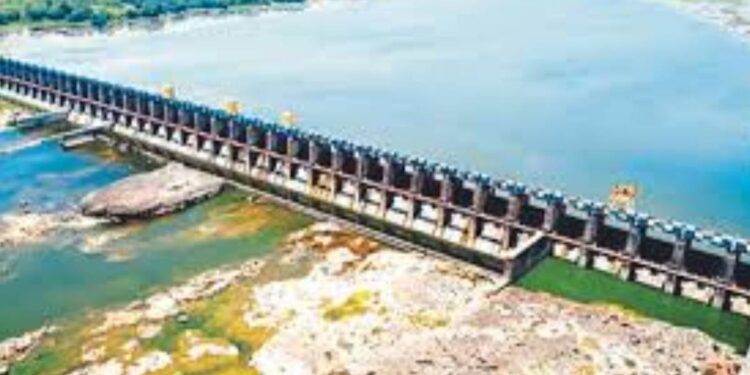 जळगाव जिल्ह्यात पाणीसंकट गडद; हतनूरमधील जलसाठ्यात घट