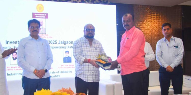 जळगाव जिल्ह्यातील उद्योगांसाठी जिल्हास्तरीय गुंतवणूक परिषद संपन्न