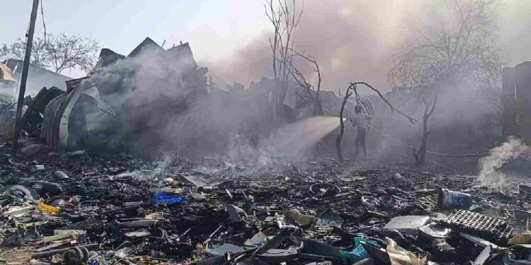 भंगार गोडाऊनला भीषण आग ; लाखो रुपयांचे नुकसान