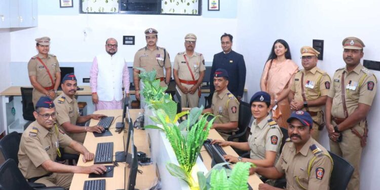 जळगाव येथे ‘सायबर पोलीस स्टेशनचे पालकमंत्री यांनी केले उद्घाटन