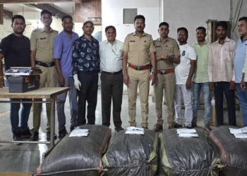 ट्रॅक्टरमधून सोलर प्लेट्सच्या आड अमली पदार्थाची वाहतूक ; धडक कारवाईचे लाखोंचा माल जप्त