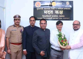 पालकमंत्र्यांच्या हस्ते जिल्हास्तरीय मुख्यमंत्री सहाय्यता निधी कक्षाचे उद्घाटन