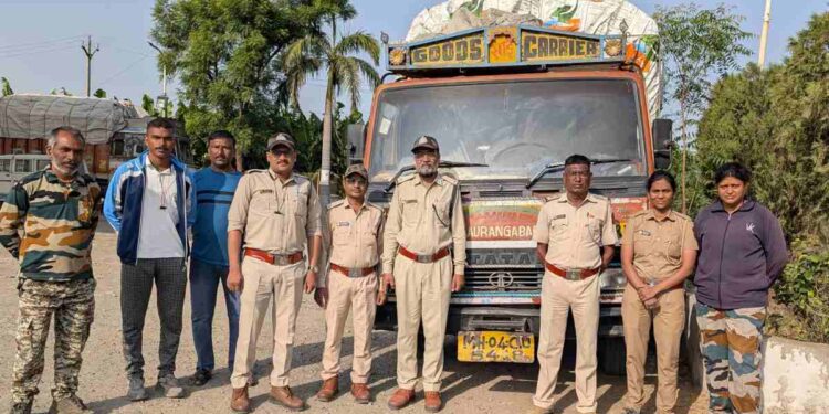 रावेर वनपरिक्षेत्राच्या कारवाईत 5.73 लाखांचा अवैध लाकूडसाठा जप्त