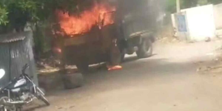 जळगाव जामोदमध्ये भरधाव डंपरने झाडाखाली बसलेल्या दोघांना चिरडले