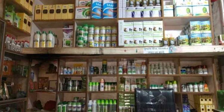 जळगाव जिल्ह्यातील ७ कृषी केंद्रांचे परवाने निलंबित ; मान्सूनपूर्वीच कारवाईने खळबळ