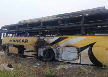 धावत्या खासगी लक्झरीला लागली भीषण आग, बसमध्ये होते २५ प्रवासी, जामनेरजवळची भयानक घटना