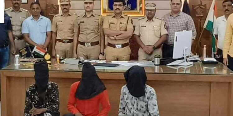 शेतमजुरीच्या वादातून एकाची हत्या ; धुळे एलसीबीने तिघा संशयिताच्या आवळल्या मुसक्या