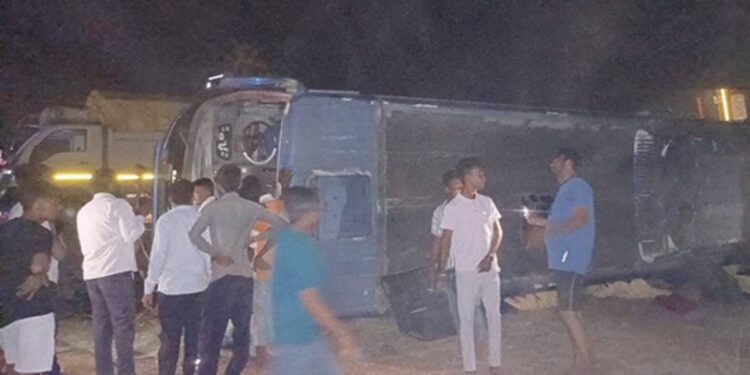 पुण्याकडे जाणाऱ्या संगीतम ट्रॅव्हल्सचा जामनेरमध्ये अपघात