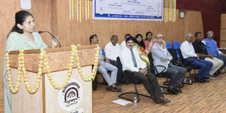 विद्यापीठात सरकारचे क्रीडा विज्ञान-तंत्रज्ञान केंद्र स्थापन करण्यासाठी शासनस्तरावर प्रयत्न करणार ; केंद्रीय राज्यमंत्री रक्षा खडसे