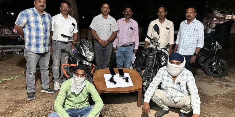 दोघांना दोन गावठी कट्ट्यासह अटक