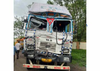 जळगावात दोन ट्रकमध्ये भीषण अपघात ; चालक जागीच ठार