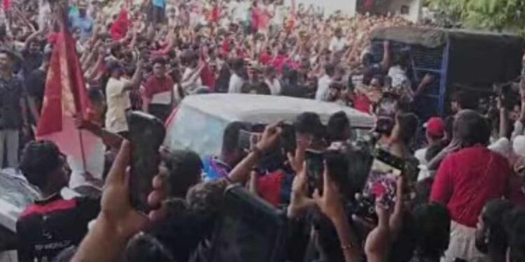 RCB च्या विजयी मिरवणुकीत मोठी चेंगराचेंगरी ; ७ जणांचा मृत्यू, अनेक जखमी