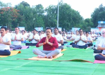 भुसावळच्या रेल्वे मैदानावर आंतरराष्ट्रीय योग दिन उत्साहात साजरा