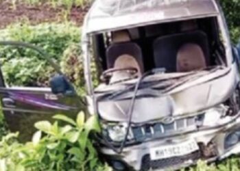 अमळनेर तालुक्यात शेतमजुरांच्या वाहनाला भीषण अपघात ; २२ जण जखमी