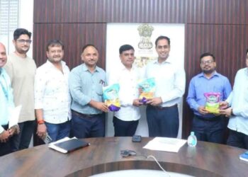 जिल्हाधिकारी आयुष प्रसाद यांच्याशी प्रधानमंत्री सूक्ष्म अन्न प्रक्रिया योजनेंतर्गत उद्योजकांची चर्चा