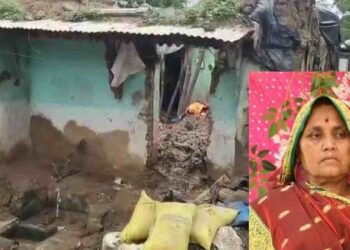 दुर्दैवी ! पावसामुळे घराचे छत कोसळले, छताखाली दबून वृद्ध महिलेचा मृत्यू, नातू व आजोबा गंभीर