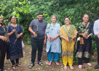 फुलपाखरू उद्यान : वाढदिवसानिमित्त १०१ फुलझाडांचे दान; मानुधने परिवार व मराठी प्रतिष्ठानचा उपक्रम