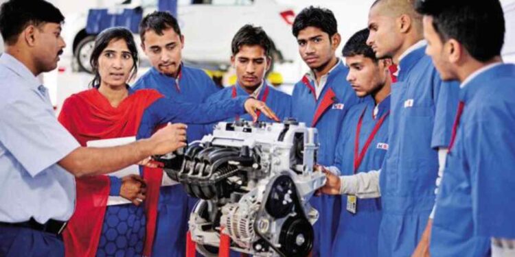 राज्यातील ७० आयटीआय संस्थांमध्ये नवीन अभ्यासक्रम; राज्य सरकारचा मोठा निर्णय !