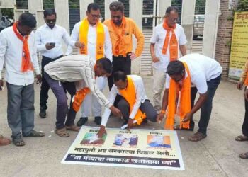 गृहराज्य, कृषी अन् जलसंपदा मंत्र्यांचा राजीनामा तात्काळ घ्या ; जळगावात ठाकरे गटाचे आंदोलन