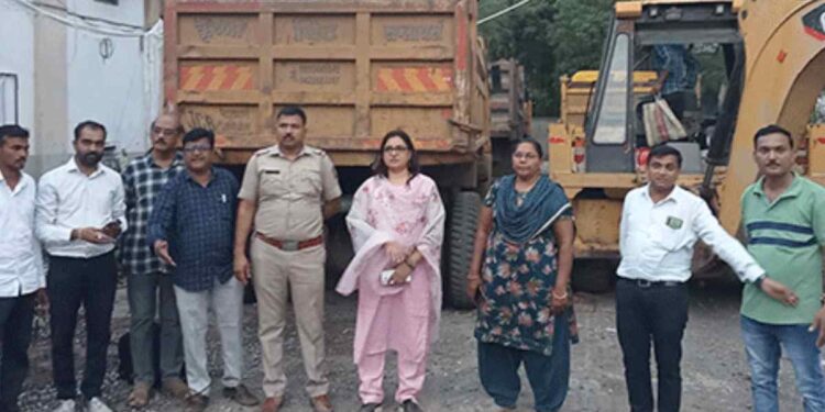 भुसावळ तहसीलदारांची मोठी कारवाई : सहा डंपरसह जेसीबी जप्त