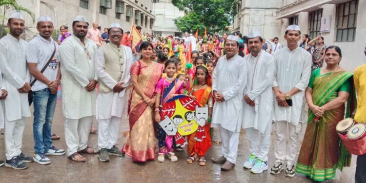 बालरंगभूमी परिषदेची ‘दिंडी बालवारकऱ्यांची’ भक्तीमय वातावरणात संपन्न