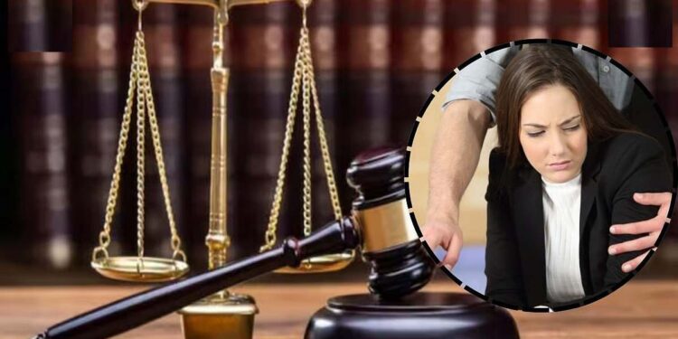 धक्कादायक ! कोर्टात उच्चपदस्थ महिला अधिकाऱ्याचा वकिलाकडून विनयभंग, वकिलाला अटक