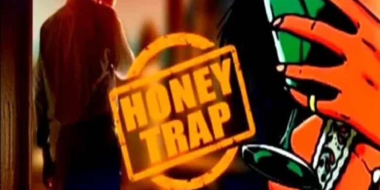 खळबळजनक ! राज्यातील 72 क्लास वन अधिकारी हनी ट्रॅपच्या जाळ्यात