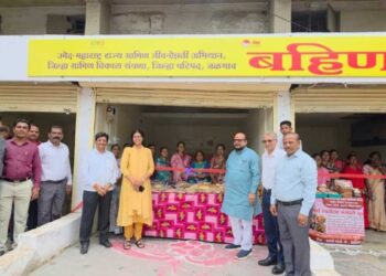 जळगाव शहरात पालकमंत्री गुलाबराव पाटील यांच्या हस्ते ‘बहिणाबाई मार्ट’चे उद्घाटन