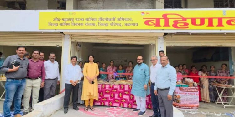 जळगाव शहरात पालकमंत्री गुलाबराव पाटील यांच्या हस्ते ‘बहिणाबाई मार्ट’चे उद्घाटन