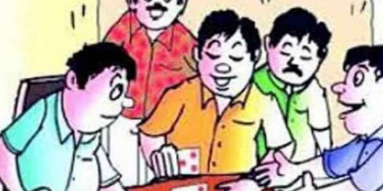 जुगार अड्ड्यावर पोलिसांची धाड; २ लाख १४ हजाराचा मुद्देमाल जप्त, तिघांवर गुन्हा दाखल