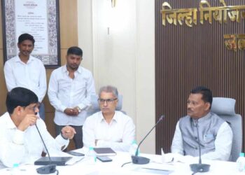 जिल्ह्यातील सफाई कर्मचाऱ्यांच्या समस्यांवर तातडीची कार्यवाही करावी- मुकेश सारवान यांचे निर्देश