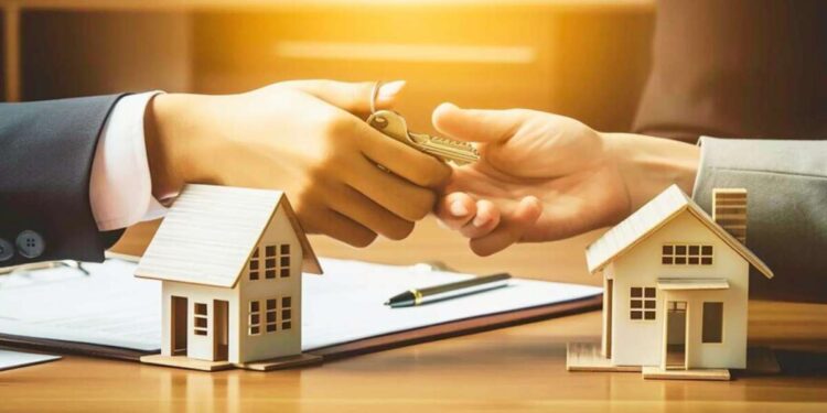 SBI चा कर्जदारांना दिलासा ! व्याजदर घटवला, ईएमआय कमी होणार