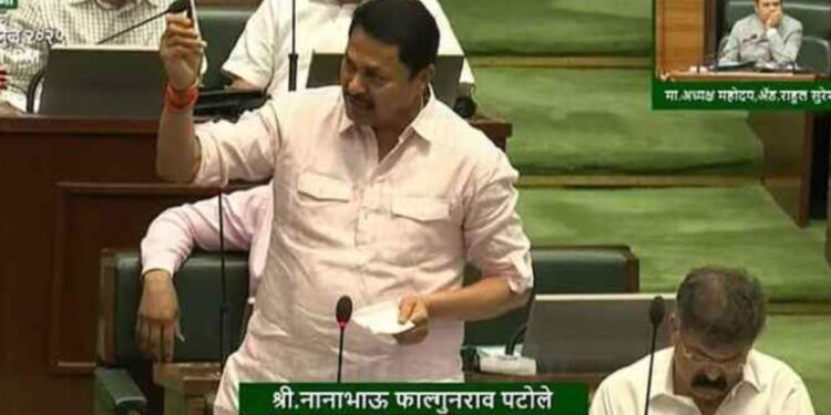 राज्यातील मोठे मंत्री हनी ट्रॅपमध्ये, भर सभागृहात पटोलेंचा पेनड्राईव्ह बॉम्ब