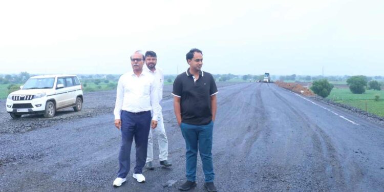 पाळधी–तरसोद बायपास रस्त्याचे काम किती बाकी? जिल्हाधिकाऱ्यांनी पाहणी करून दिली माहिती