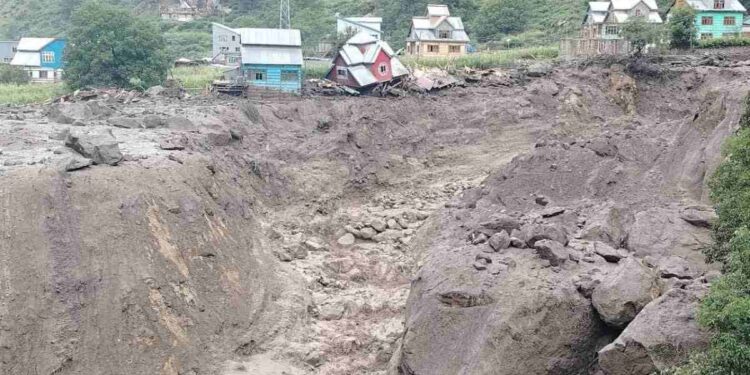 काश्मीरच्या किश्तवाडमध्ये आभाळ फाटलं; आतापर्यंत 46 जणांचा मृत्यू