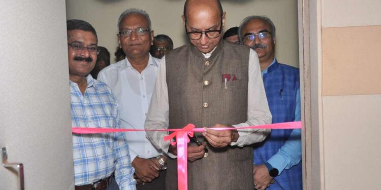 विद्यापीठातील माध्यमशास्त्र प्रशाळेतील अत्याधुनिक दृकश्राव्य स्टुडीओचे कुलगुरूंच्या हस्ते उद्घाटन