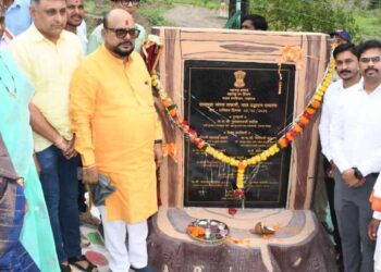 उत्तर महाराष्ट्रातील पहिली सातपुडा जंगल सफारी सुरु ; पालकमंत्री गुलाबराव पाटील यांच्या हस्ते जल्लोषात शुभारंभ