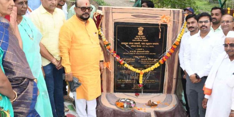 उत्तर महाराष्ट्रातील पहिली सातपुडा जंगल सफारी सुरु ; पालकमंत्री गुलाबराव पाटील यांच्या हस्ते जल्लोषात शुभारंभ