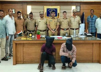 मंदिरातून दानपेटी चोरी करणाऱ्या दोन सराईत चोरट्यांच्या पोलिसांनी आवळल्या मुसक्या