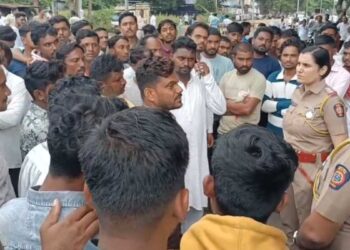 शेंदूर्णीत महापुरुषाच्या पुतळ्याची विटंबना, गावात तणावाचे वातावरण, पोलिसांचा मोठा बंदोबस्त तैनात