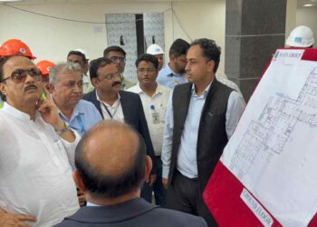 उपमुख्यमंत्री अजित पवार यांच्याकडून जळगावच्या मेडिकल हबची पाहणी