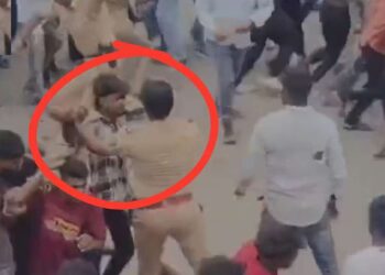 बापरे! शिरपूरमध्ये काढलेल्या मोर्चाला हिंसक वळण; पोलीस अधिकाऱ्यावर धारदार शस्त्राने वार