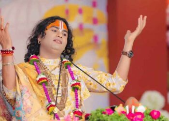 कथावाचक अनिरुद्धाचार्यांचे बॉलिवूडबद्दल खळबळजनक वक्तव्य, म्हणाले..