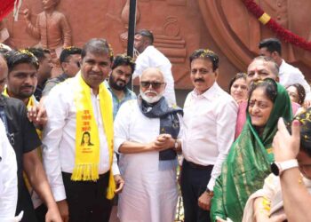 चाळीसगाव येथे महात्मा फुले व सावित्रीबाई फुले स्मारकाचे लोकार्पण सोहळा संपन्न