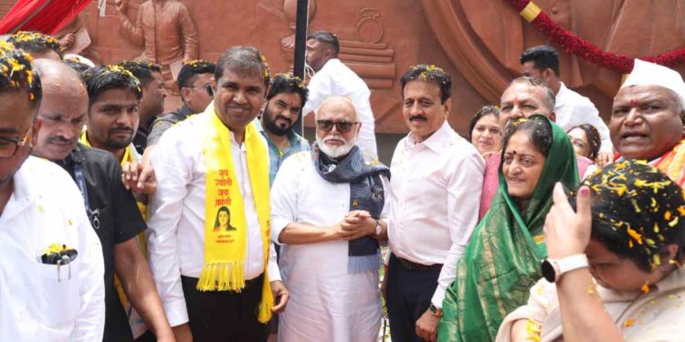 चाळीसगाव येथे महात्मा फुले व सावित्रीबाई फुले स्मारकाचे लोकार्पण सोहळा संपन्न