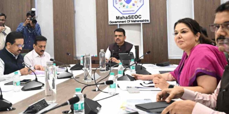 महाराष्ट्रात अतिवृष्टीच्या पार्श्वभूमीवर मुख्यमंत्र्यांचे सर्व यंत्रणांना सतर्कतेचे निर्देश