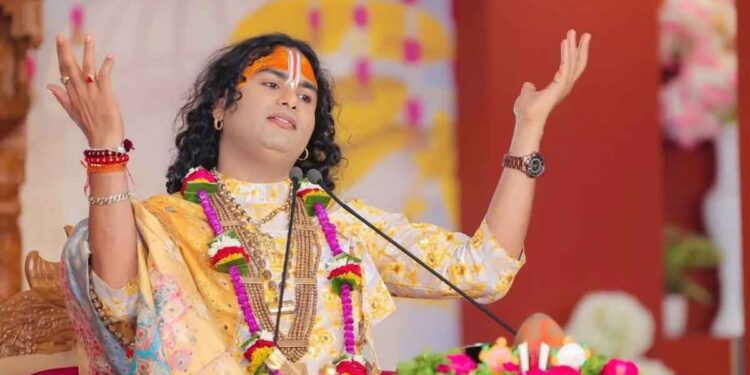 कथावाचक अनिरुद्धाचार्यांचे बॉलिवूडबद्दल खळबळजनक वक्तव्य, म्हणाले..