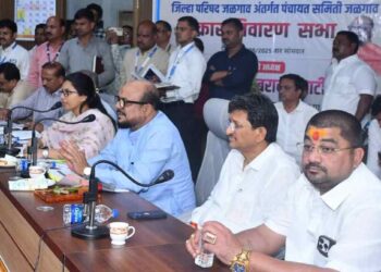 जळगाव पंचायत समितीच्या विकासकामांचा पालकमंत्र्यांनी घेतला आढावा