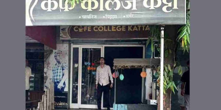 जळगाव शहरातील कॅफेवर पोलिसांचा छापा ; अश्लील चाळे करताना १४ मुला-मुलींना पकडले