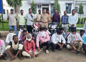 एरंडोल तालुक्यात जुगार अड्ड्यावर पोलिसांचा छापा ; 15 जुगाऱ्यांसह 1 लाखांचा मुद्देमाल जप्त